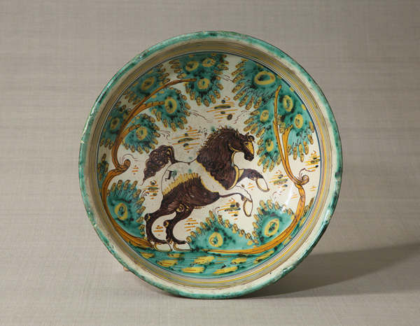 色絵馬文深鉢〈いろえうまもんふかばち〉<br />
スペイン　17世紀<br />
14.3 x 33.5 cm