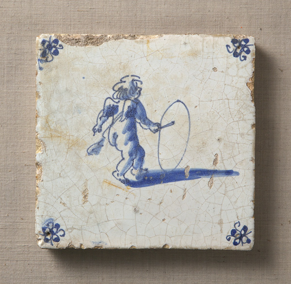 藍絵天使図タイル〈あいえてんしずたいる〉<br />
デルフト　オランダ　17世紀<br />
12.5 x 12.8 cm