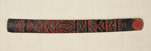 捧酒箸（イクパシュイ）〈ほうしゅばし〉<br />アイヌ民族（北海道）　木製漆塗　日本　19世紀
<br />32.7 x 3.8cm　No.25069